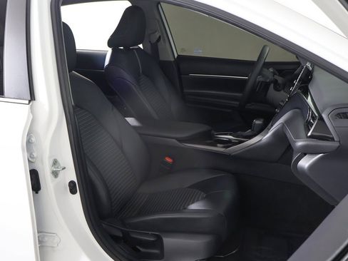 Used 2024 Toyota Camry SE image 25