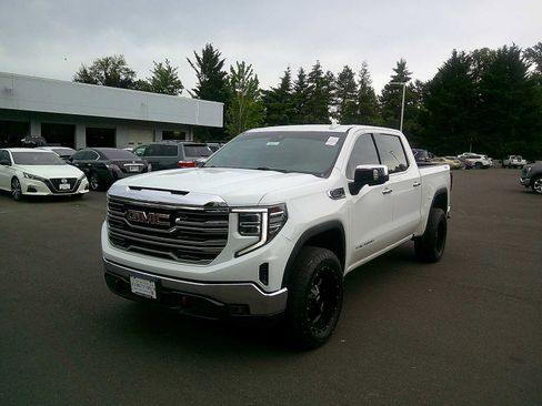 Used 2022 GMC Sierra 1500 SLT w/ X31 Off-Road Package AWD/4WD image 1