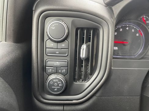 Used 2020 Chevrolet Silverado 2500 Custom w/ Custom Value Package image 40