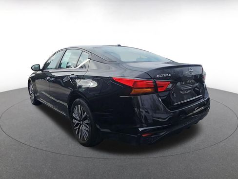 Used 2025 Nissan Altima 2.5 SV image 4