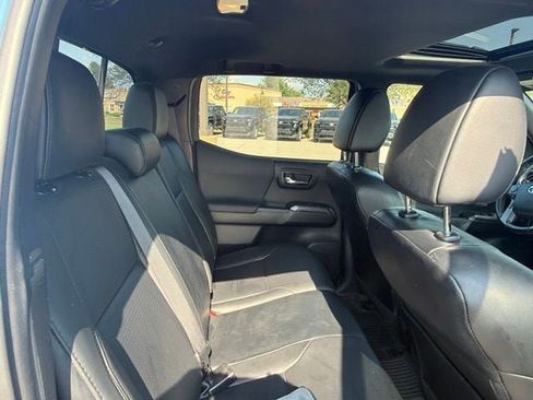Used 2019 Toyota Tacoma TRD Sport AWD/4WD image 11