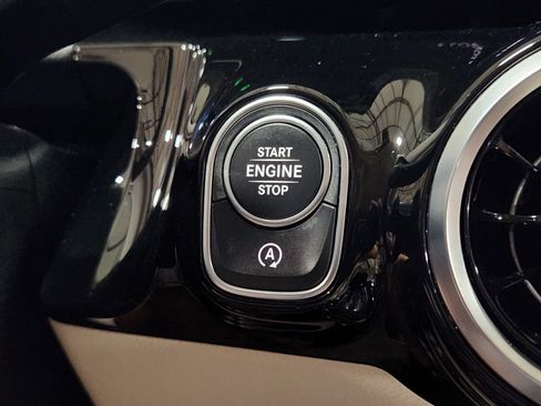 Used 2021 Mercedes-Benz GLA 250 4MATIC image 41