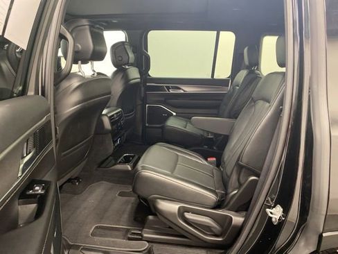 Used 2023 Jeep Wagoneer Series II image 25