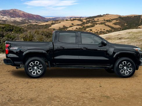 Used 2023 Chevrolet Colorado Z71 w/ Z71 Convenience Package 2 image 3