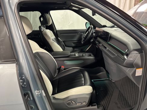 Certified 2024 Kia EV9 GT-Line AWD/4WD image 30