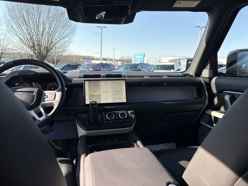 Used 2024 Land Rover Defender 130 X-Dynamic SE image 20