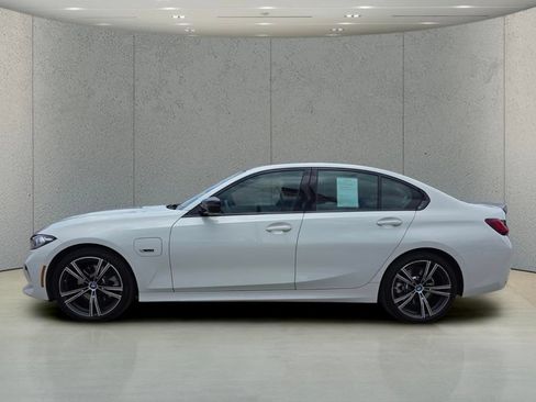 Used 2023 BMW 330e w/ Driving Assistance Package RWD image 9