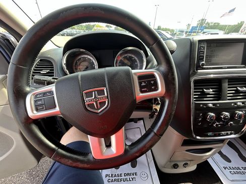 Used 2011 Dodge Grand Caravan SXT FWD image 26