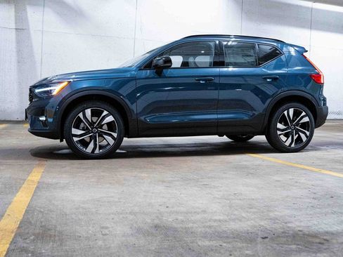 New 2026 Volvo XC40 B5 Ultra w/ Climate Package image 3