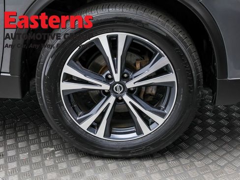 Used 2020 Nissan Rogue SV w/ Premium Package image 34