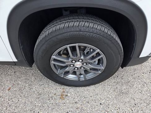 Used 2025 GMC Acadia Elevation FWD image 17