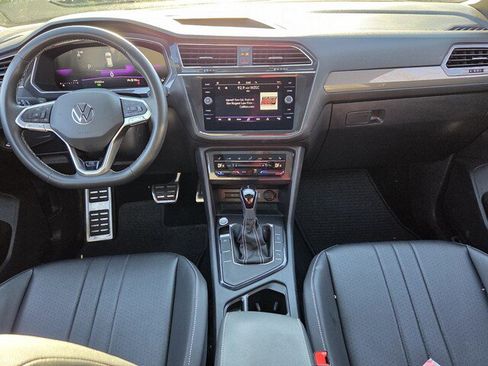 Used 2023 Volkswagen Tiguan SE R-Line image 11