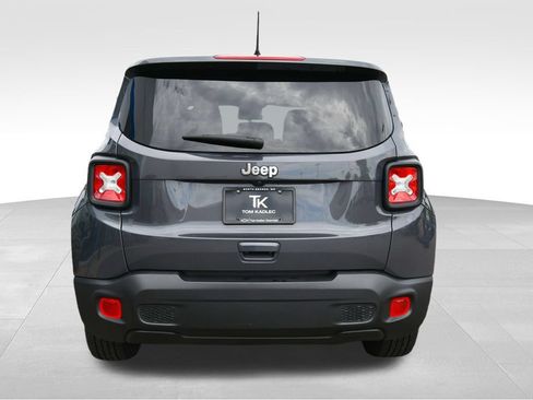 Used 2023 Jeep Renegade Latitude AWD/4WD image 6