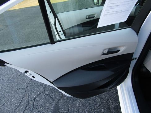 Used 2022 Toyota Corolla LE image 26