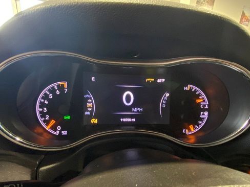 Used 2017 Jeep Grand Cherokee Limited w/ Luxury Group II image 22