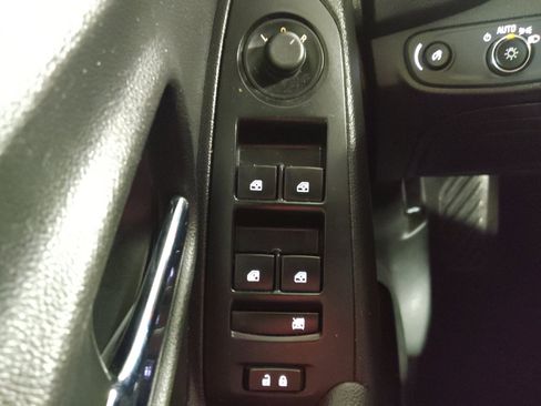 Used 2020 Chevrolet Trax LS FWD image 27