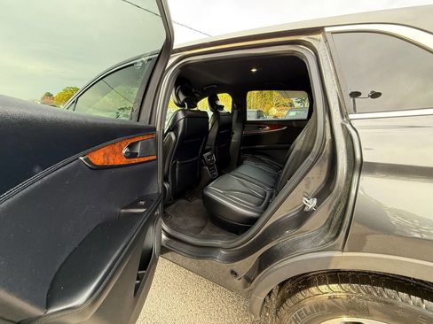 Used 2018 Lincoln MKX Select w/ Select Plus Package image 18