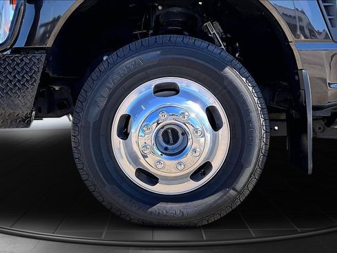 Used 2024 Ford F350 Lariat w/ Lariat Ultimate Package image 9