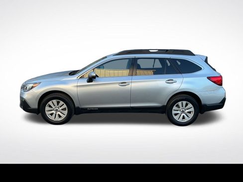 Used 2018 Subaru Outback 2.5i Premium AWD/4WD image 2