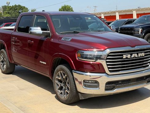 Used 2025 RAM 1500 Laramie AWD/4WD image 3