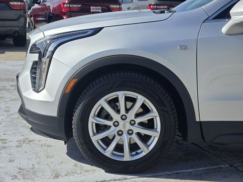 Used 2022 Cadillac XT4 Luxury w/ Cold Weather Package image 8