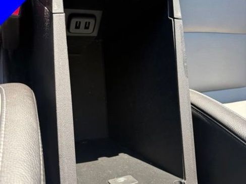 Used 2018 Chevrolet Equinox Premier FWD image 26