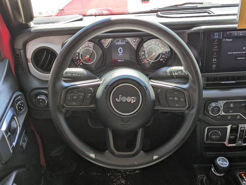 Used 2025 Jeep Gladiator Sport image 21