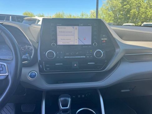 Used 2021 Toyota Highlander XLE AWD/4WD image 21
