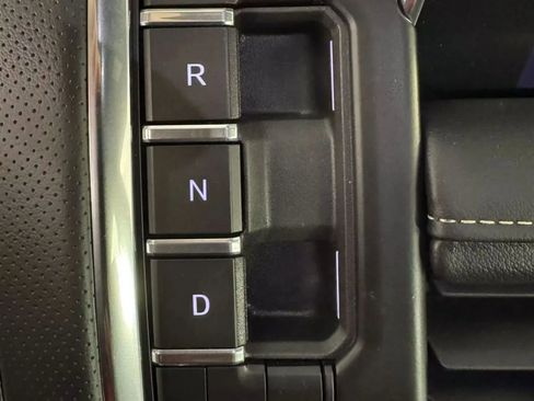 Used 2023 GMC Yukon SLT w/ SLT Luxury Package image 26