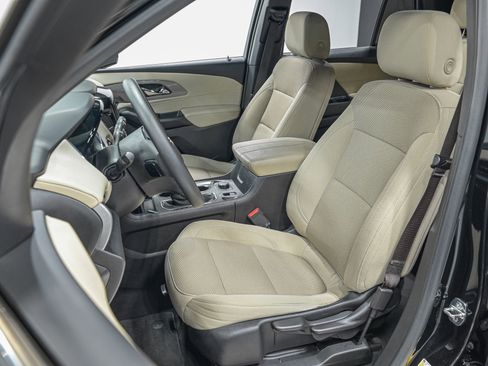 Used 2023 Chevrolet Traverse LS image 15