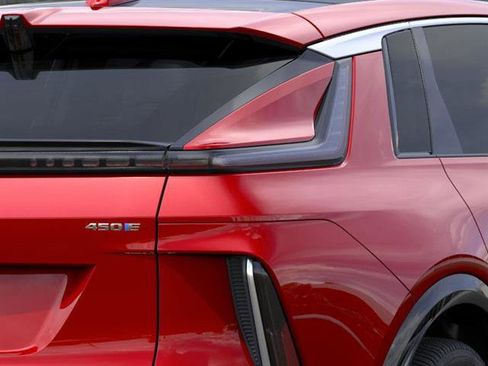 New 2025 Cadillac Lyriq Luxury RWD image 11