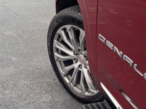Used 2022 GMC Yukon Denali RWD image 9