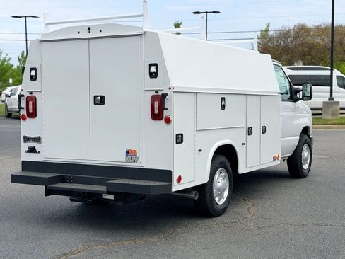 New 2027 Ford E-350 and Econoline 350 Super Duty RWD image 3