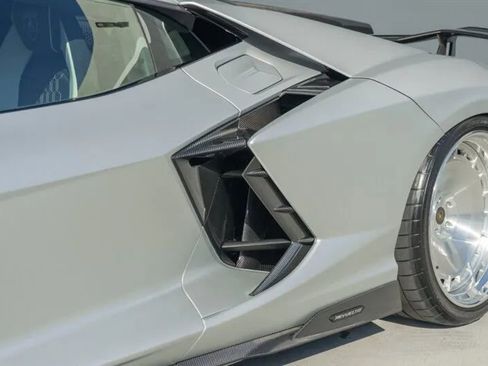 Used 2024 Lamborghini Revuelto image 31