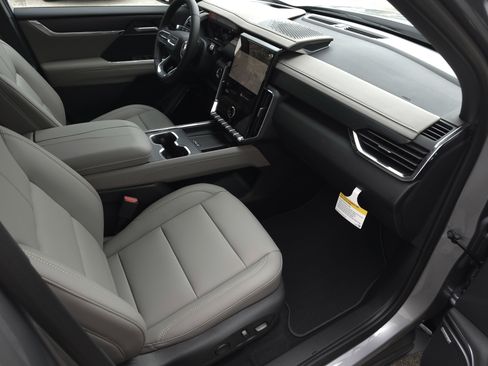 New 2026 GMC Acadia Elevation w/ Elevation Premium Package FWD image 45