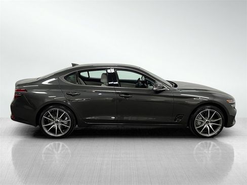 Used 2025 Genesis G70 2.5T image 4