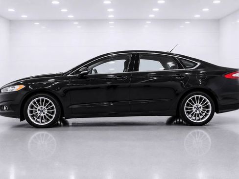 Used 2016 Ford Fusion Titanium FWD image 2
