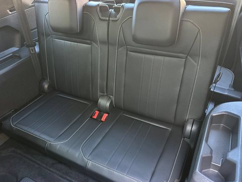 Used 2022 Volkswagen Tiguan SE R-Line FWD image 14