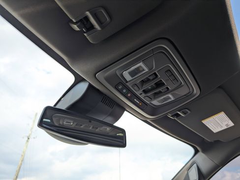 Used 2025 GMC Sierra 1500 SLT w/ SLT Premium Plus Package image 31