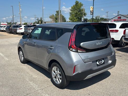 Used 2025 Kia Soul LX w/ LX Technology Package FWD image 4