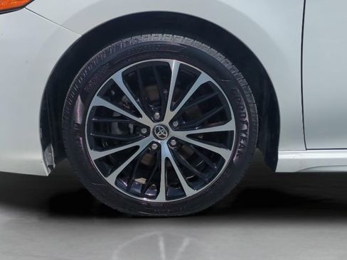 Used 2020 Toyota Camry SE image 10
