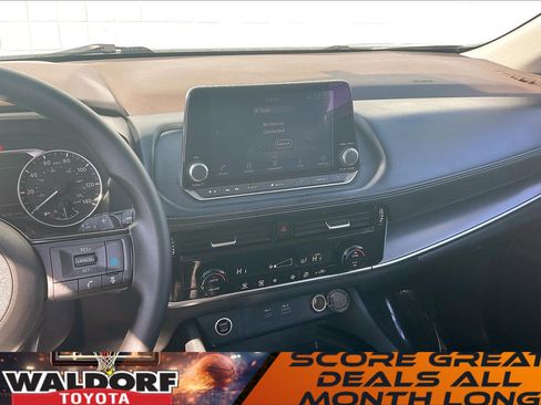 Used 2022 Nissan Rogue SV image 7