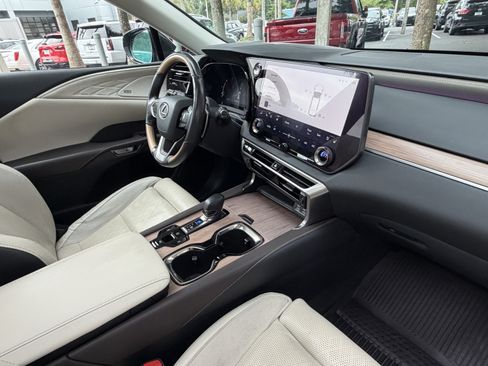 Used 2024 Lexus RX 350 FWD w/ Convenience Package image 47