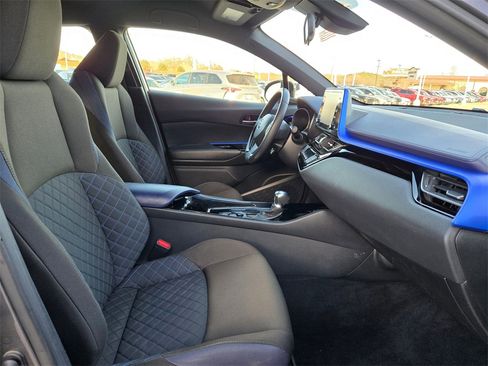 Used 2021 Toyota C-HR XLE image 24