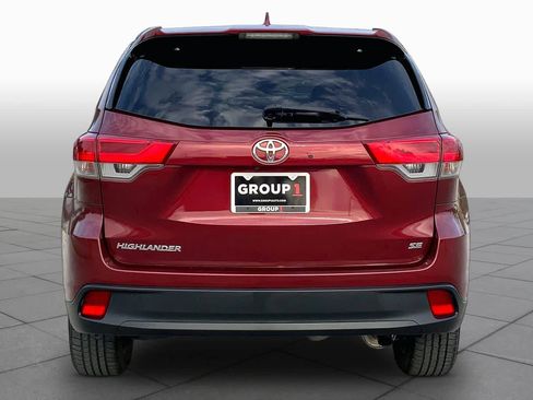 Used 2017 Toyota Highlander SE FWD image 5
