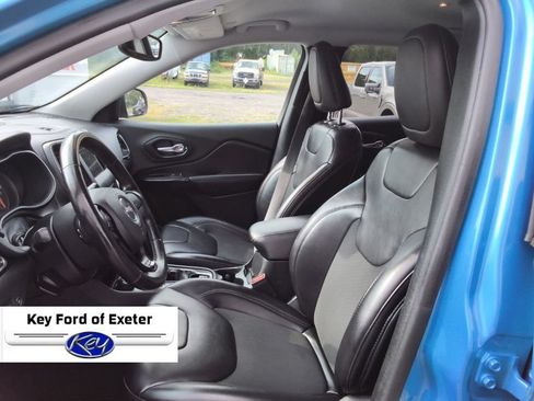 Used 2020 Jeep Cherokee Latitude Plus AWD/4WD image 24