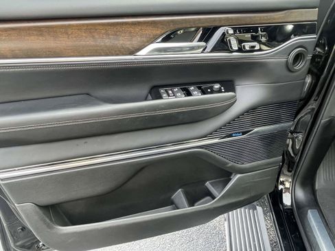 Used 2022 Jeep Grand Wagoneer Series I AWD/4WD image 19