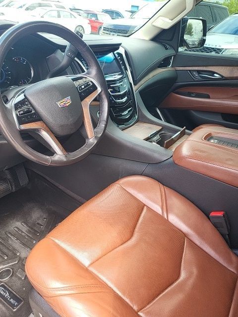 Used 2020 Cadillac Escalade Luxury AWD/4WD image 17
