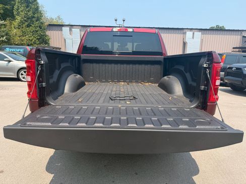 Used 2025 RAM 1500 Big Horn AWD/4WD image 9
