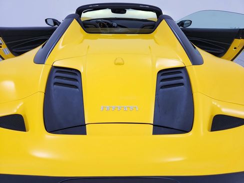 Used 2021 Ferrari F8 Tributo image 14